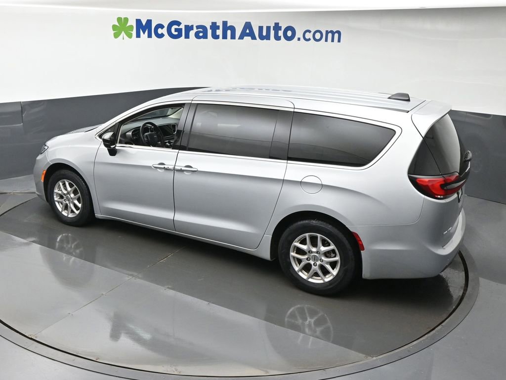 Used 2024 Chrysler Pacifica Touring-L image 22