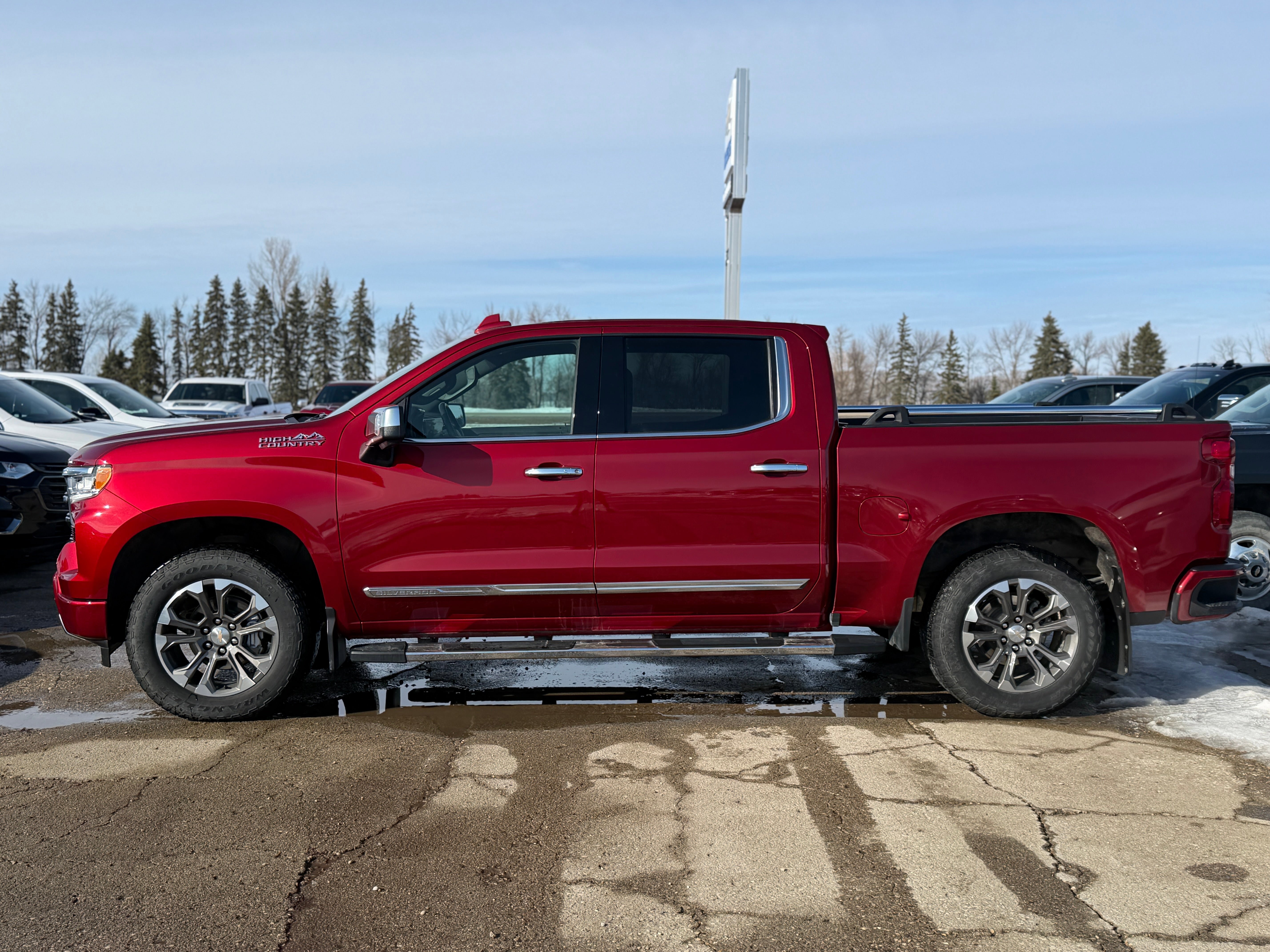 Used 2023 Chevrolet Silverado 1500 High Country w/ Technology Package AWD/4WD image 1