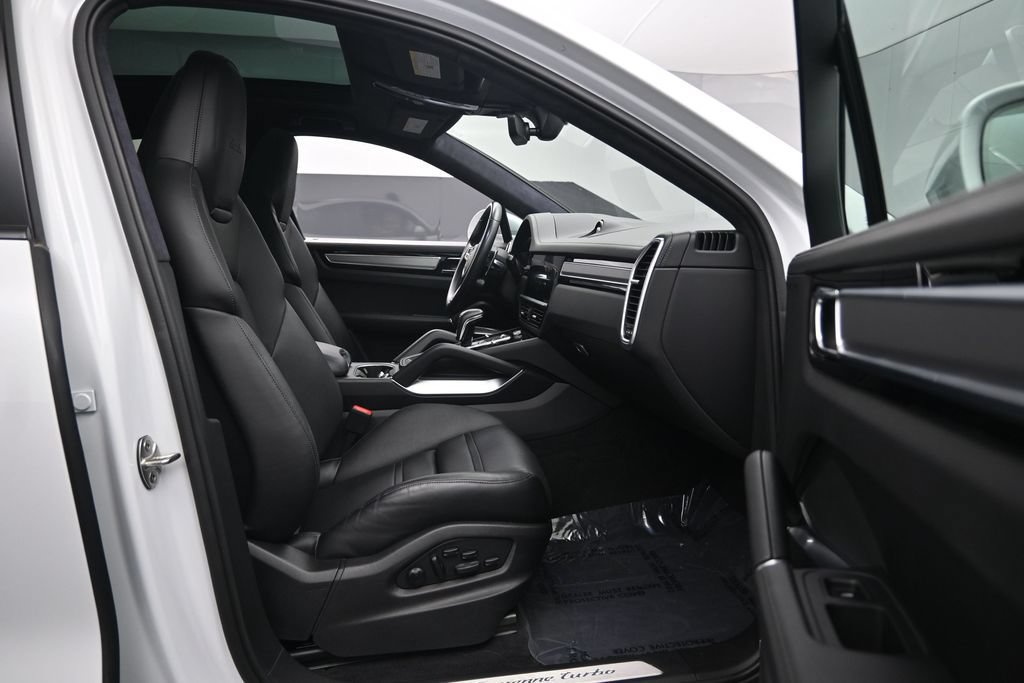 Used 2023 Porsche Cayenne Turbo AWD/4WD image 28
