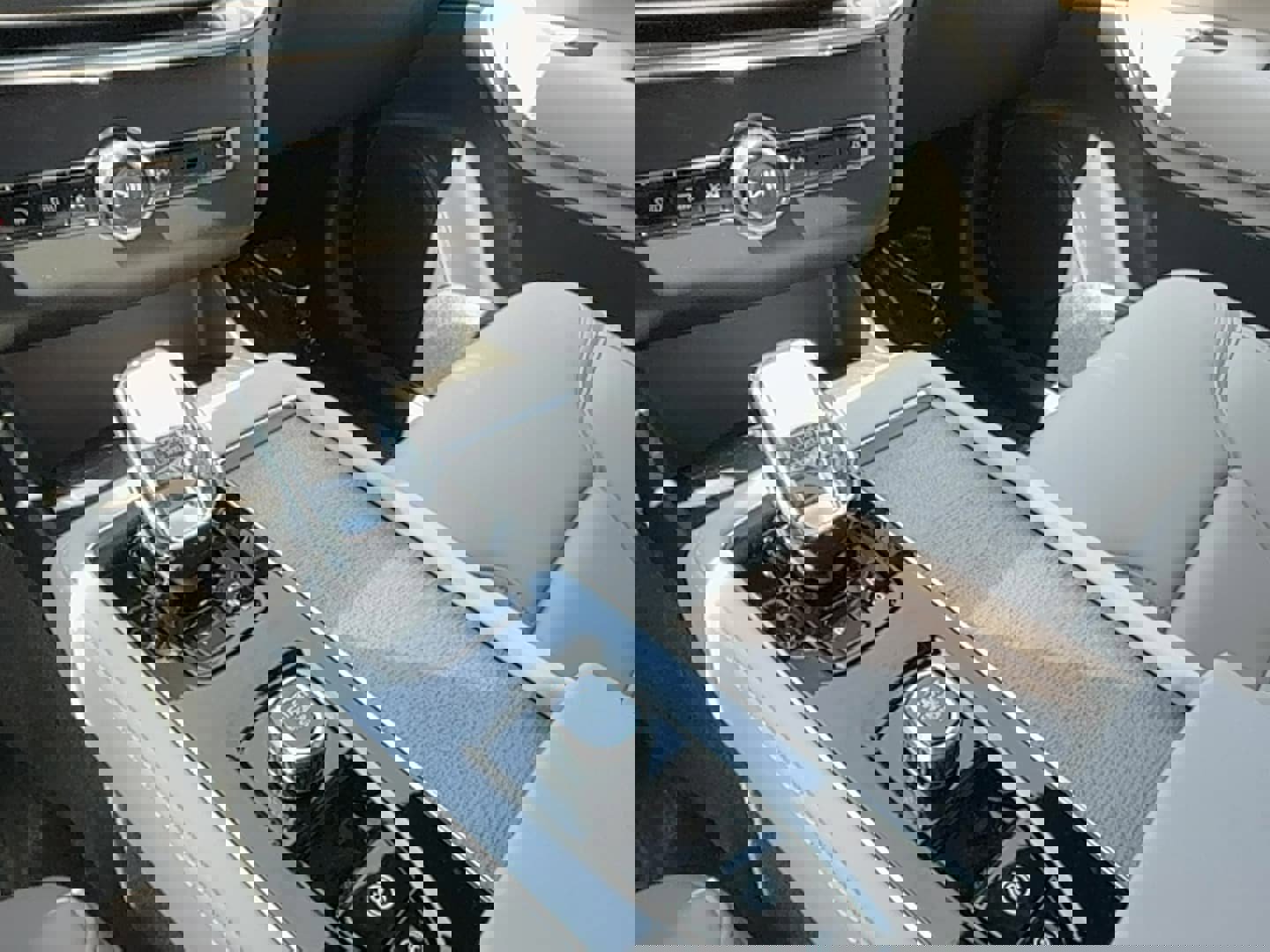 New 2025 Volvo XC90 T8 Plus w/ Protection Package Premier image 22