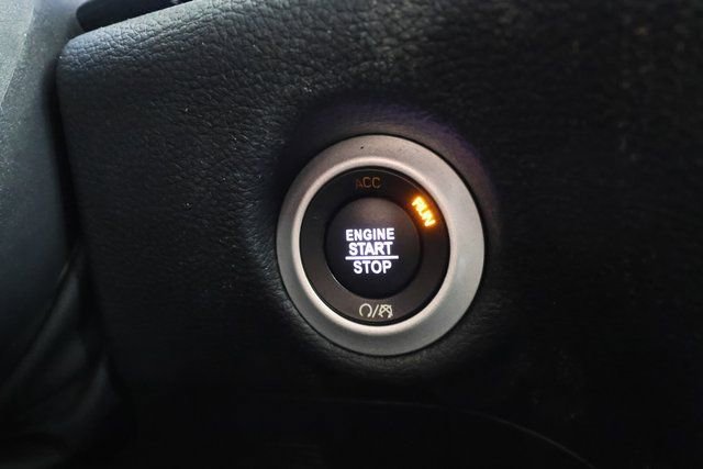 Used 2025 Chrysler Pacifica Limited image 15