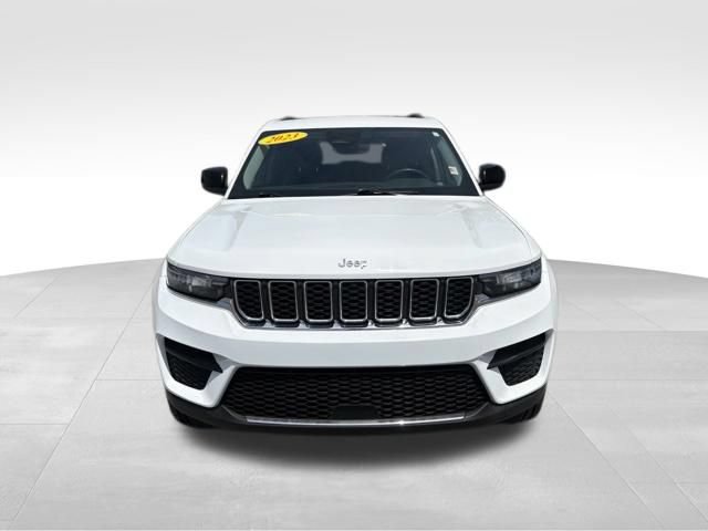 Used 2023 Jeep Grand Cherokee Laredo AWD/4WD image 6