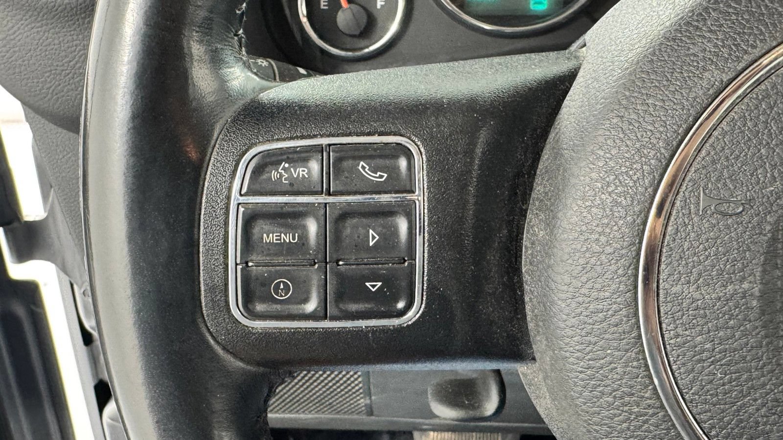 Used 2018 Jeep Wrangler Unlimited Sahara w/ Connectivity Group AWD/4WD image 18