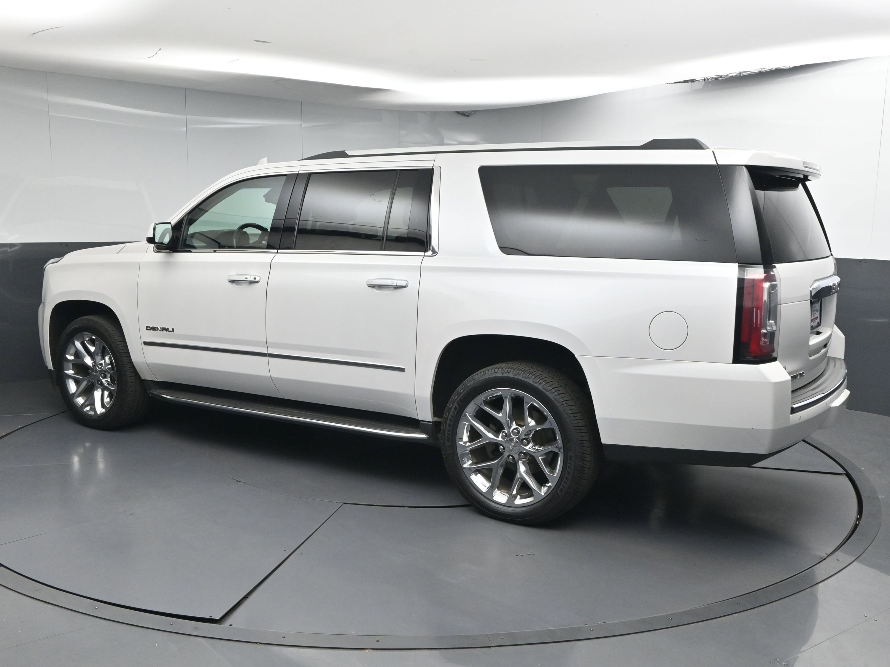 Used 2018 GMC Yukon XL Denali w/ Open Road Package AWD/4WD image 6