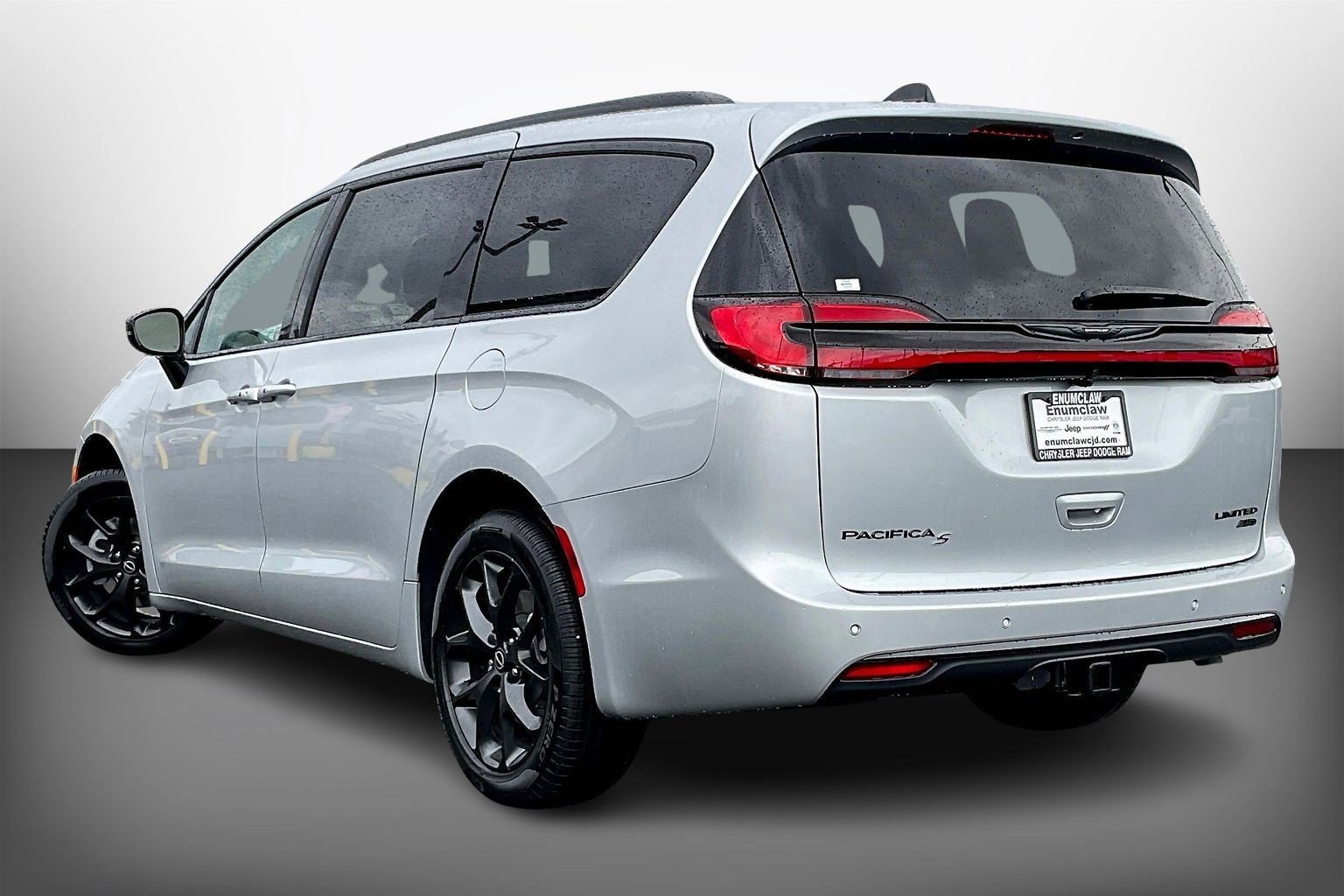New 2026 Chrysler Pacifica Limited w/ S Appearance Package image 3