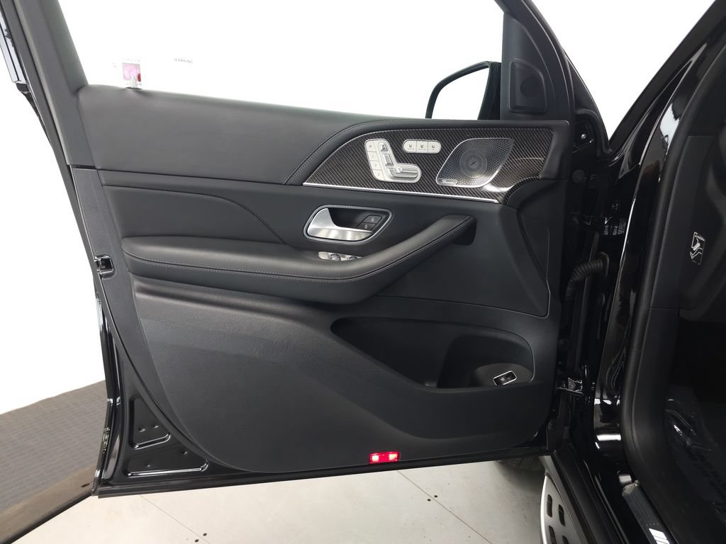 Used 2025 Mercedes-Benz GLS 63 AMG 4MATIC image 5