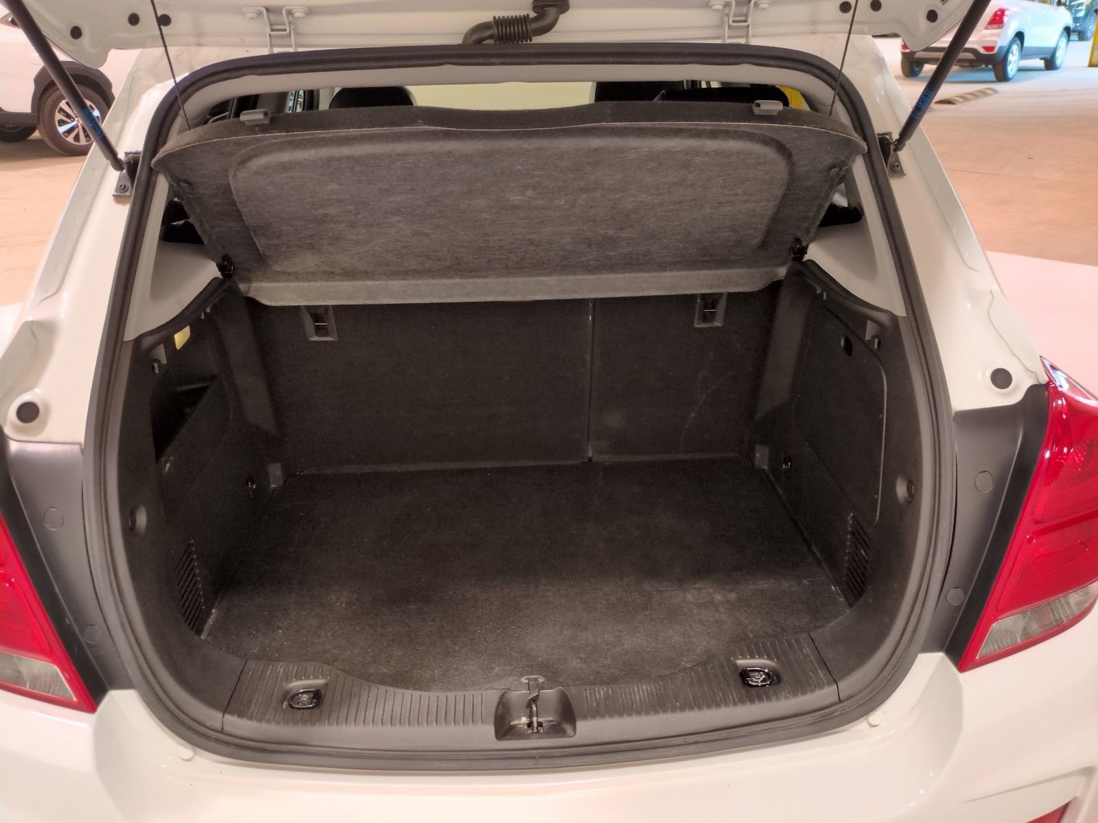 Used 2018 Chevrolet Trax LT w/ LT Convenience Package AWD/4WD image 13