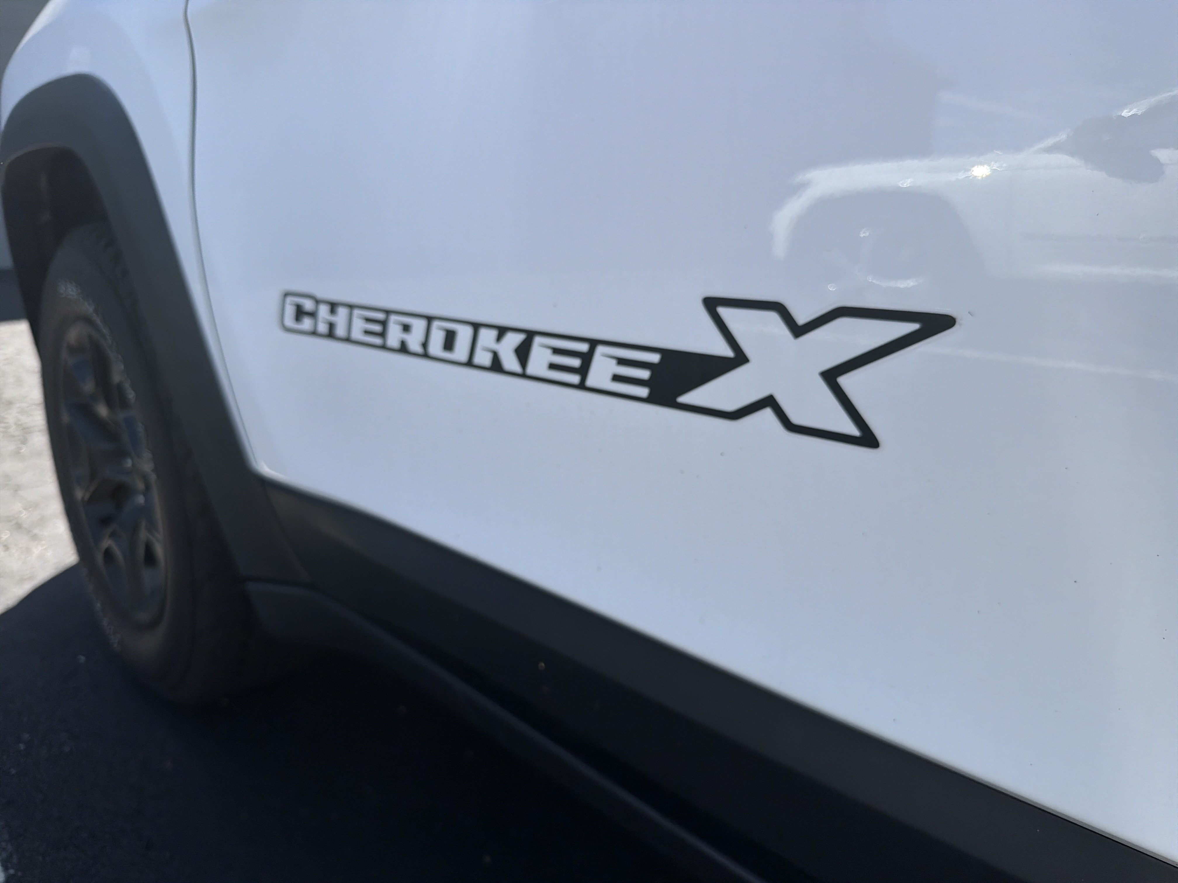 Used 2022 Jeep Cherokee Latitude w/ Sun & Sound Group AWD/4WD image 17