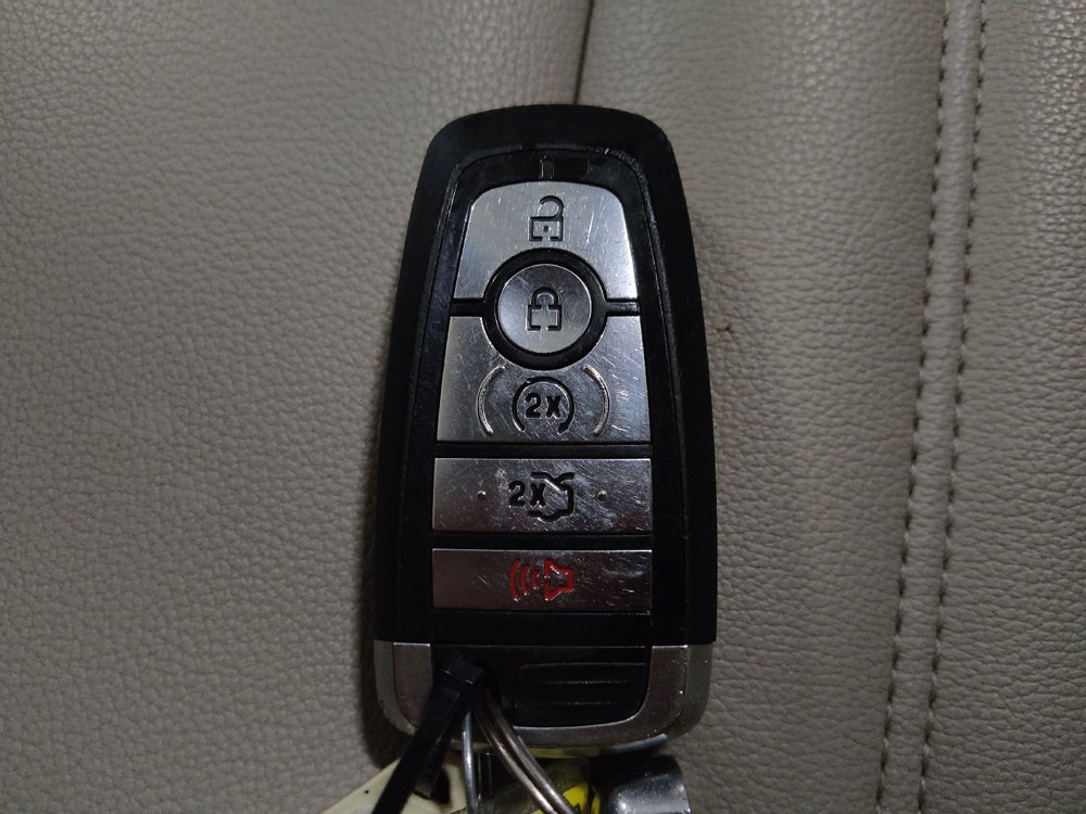 Used 2020 Ford Fusion SEL FWD image 32