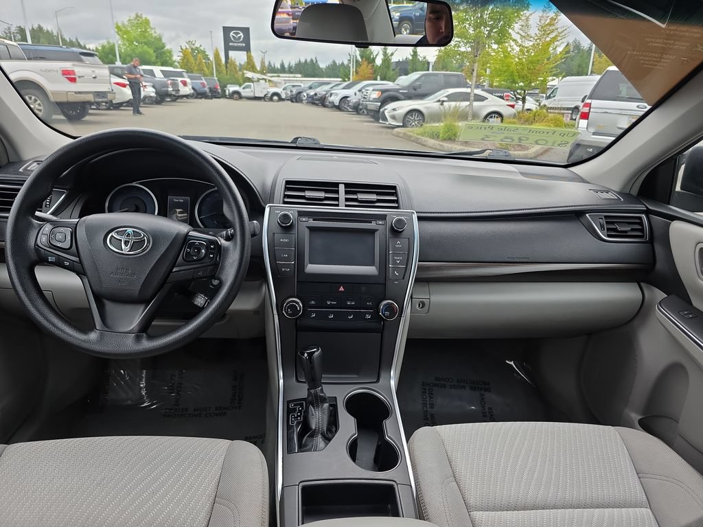 Used 2016 Toyota Camry LE FWD image 5