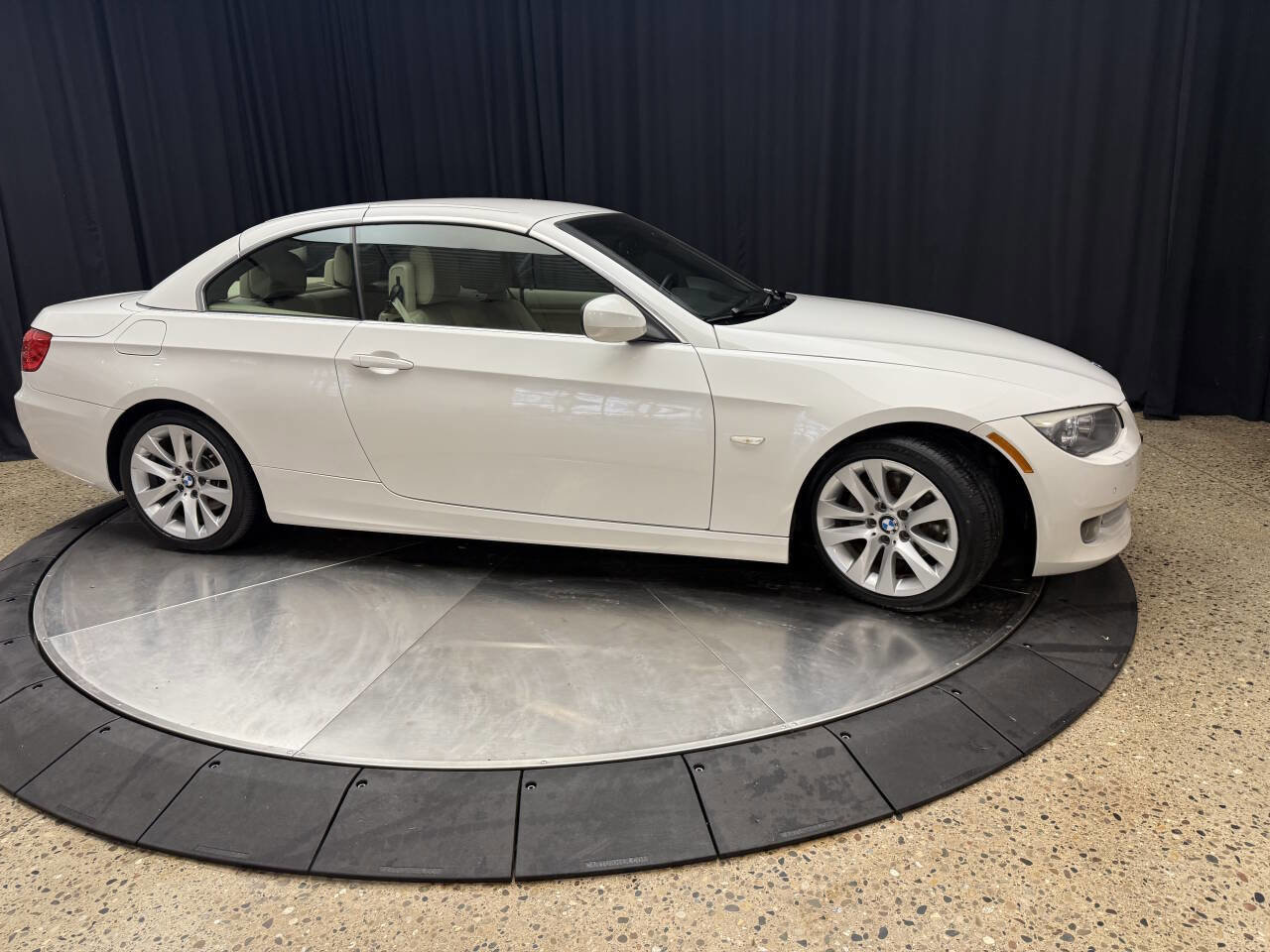 Used 2011 BMW 328i Convertible image 23