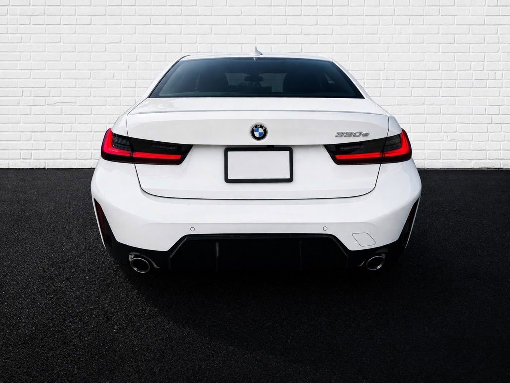 Used 2023 BMW 330e w/ M Sport Package image 5