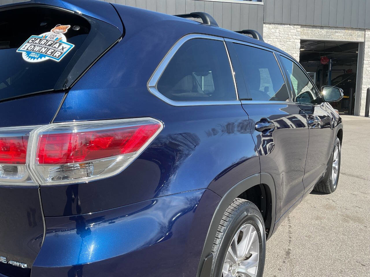 Used 2015 Toyota Highlander Plus AWD/4WD image 8