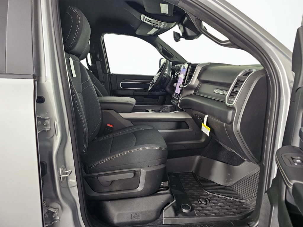 New 2026 RAM 3500 Big Horn AWD/4WD image 38