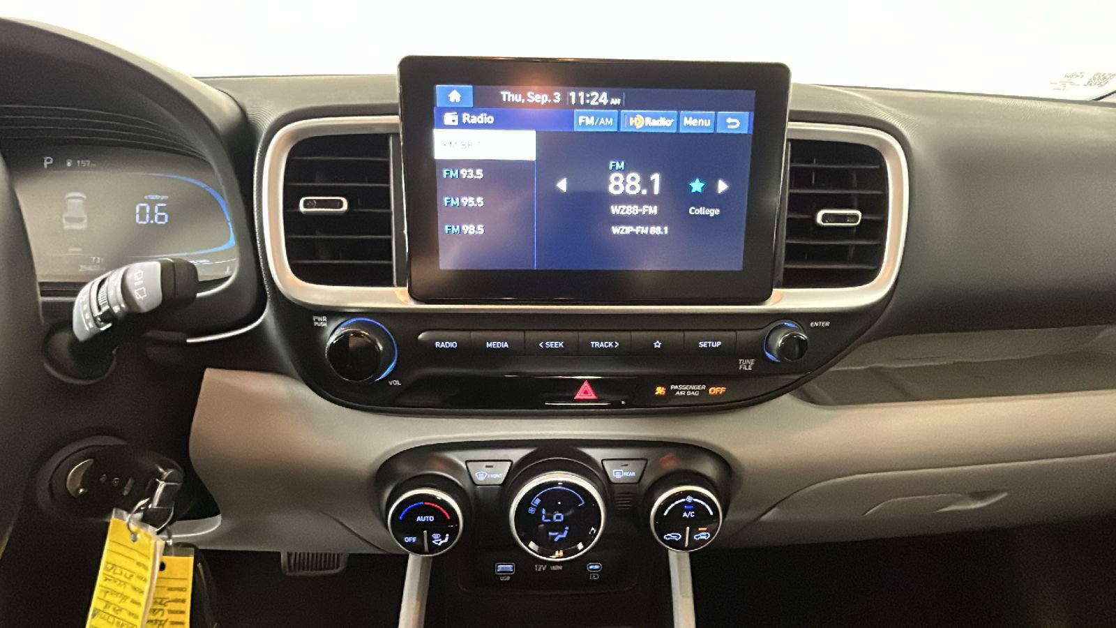 Certified 2023 Hyundai Venue SEL FWD image 27
