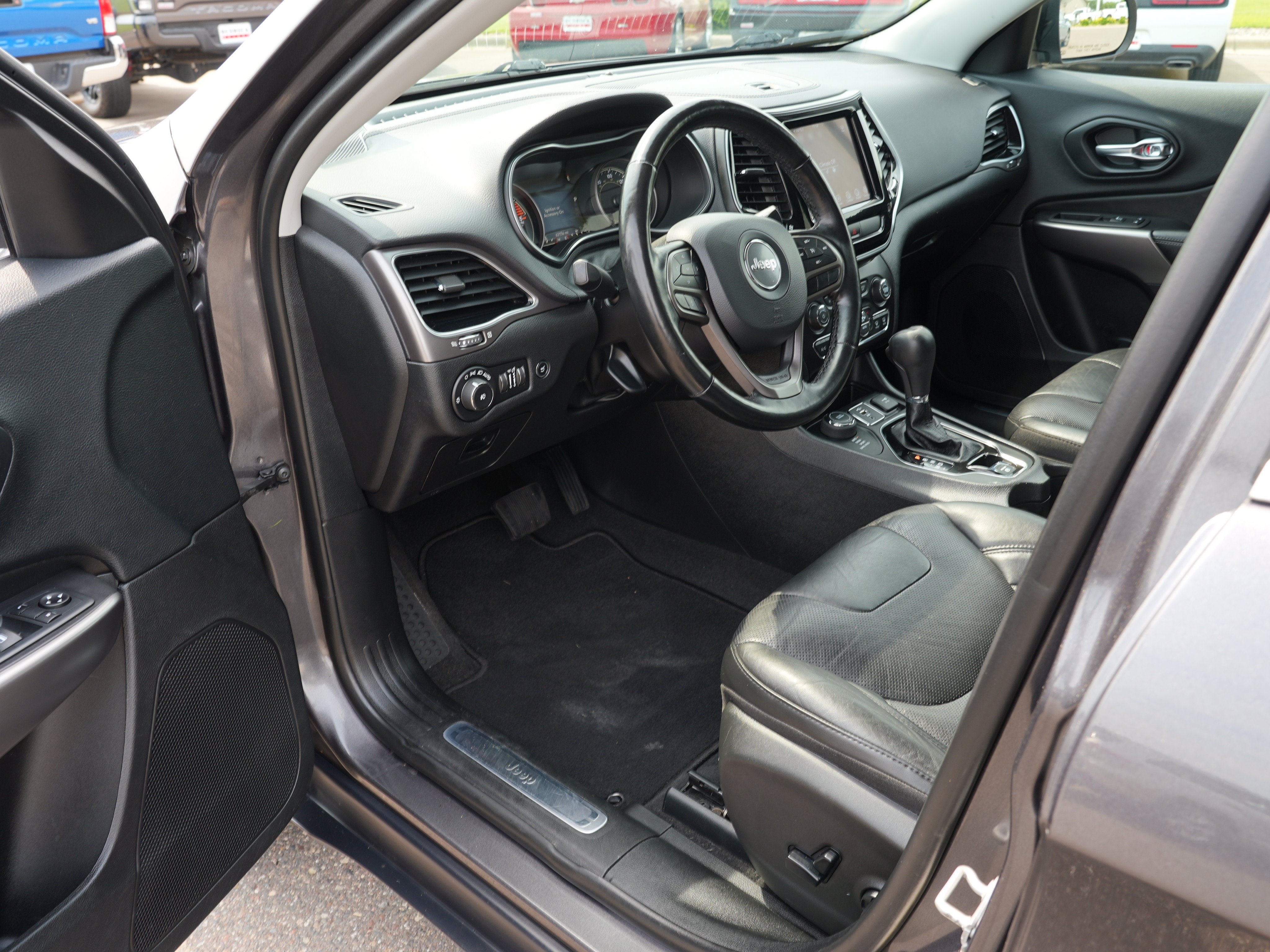 Used 2020 Jeep Cherokee Limited AWD/4WD image 13