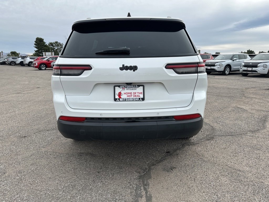 Used 2023 Jeep Grand Cherokee L Laredo image 6