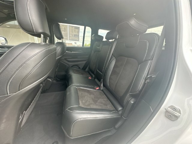 Used 2023 Jeep Grand Cherokee Altitude AWD/4WD image 25