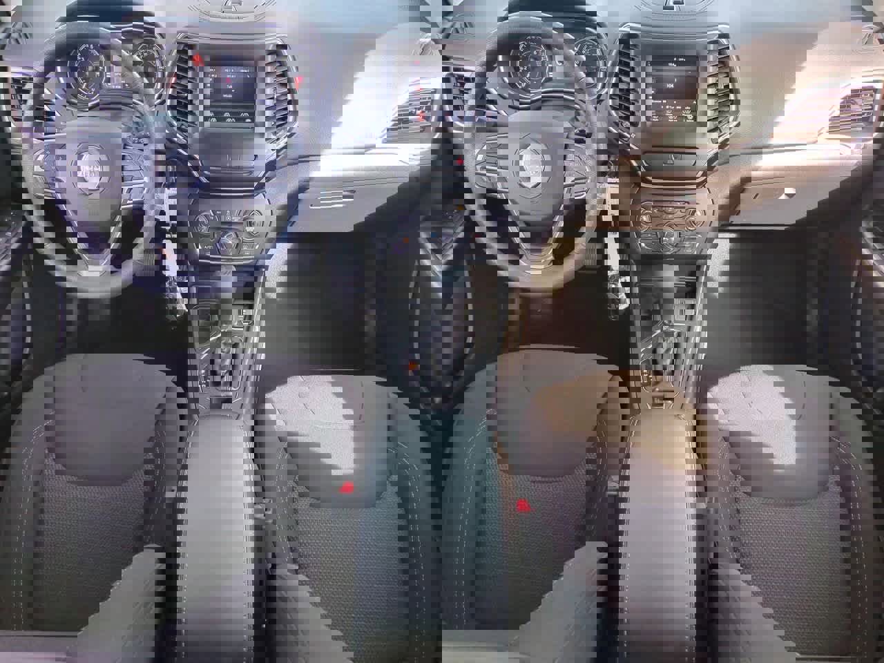 Used 2020 Jeep Cherokee Latitude image 16