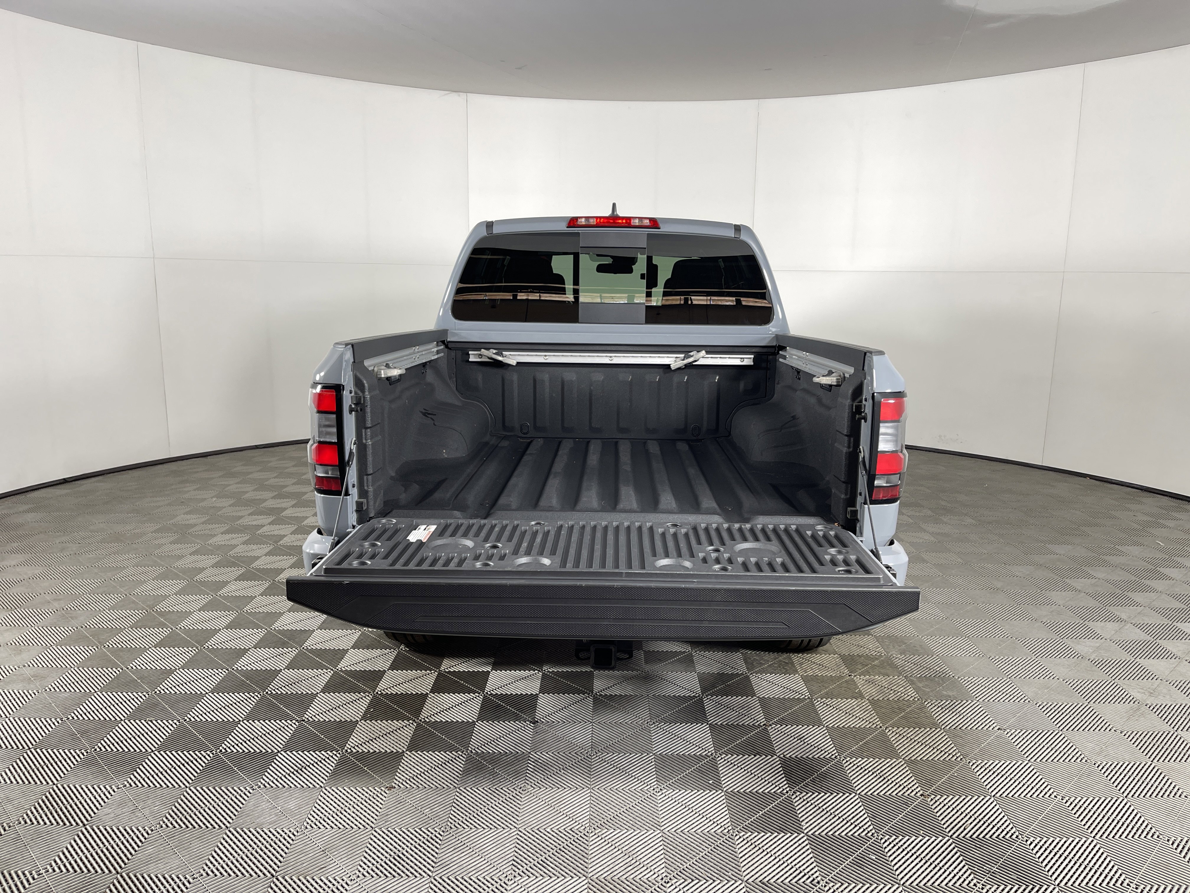 Used 2023 Nissan Frontier PRO-4X w/ Pro Convenience Package image 8