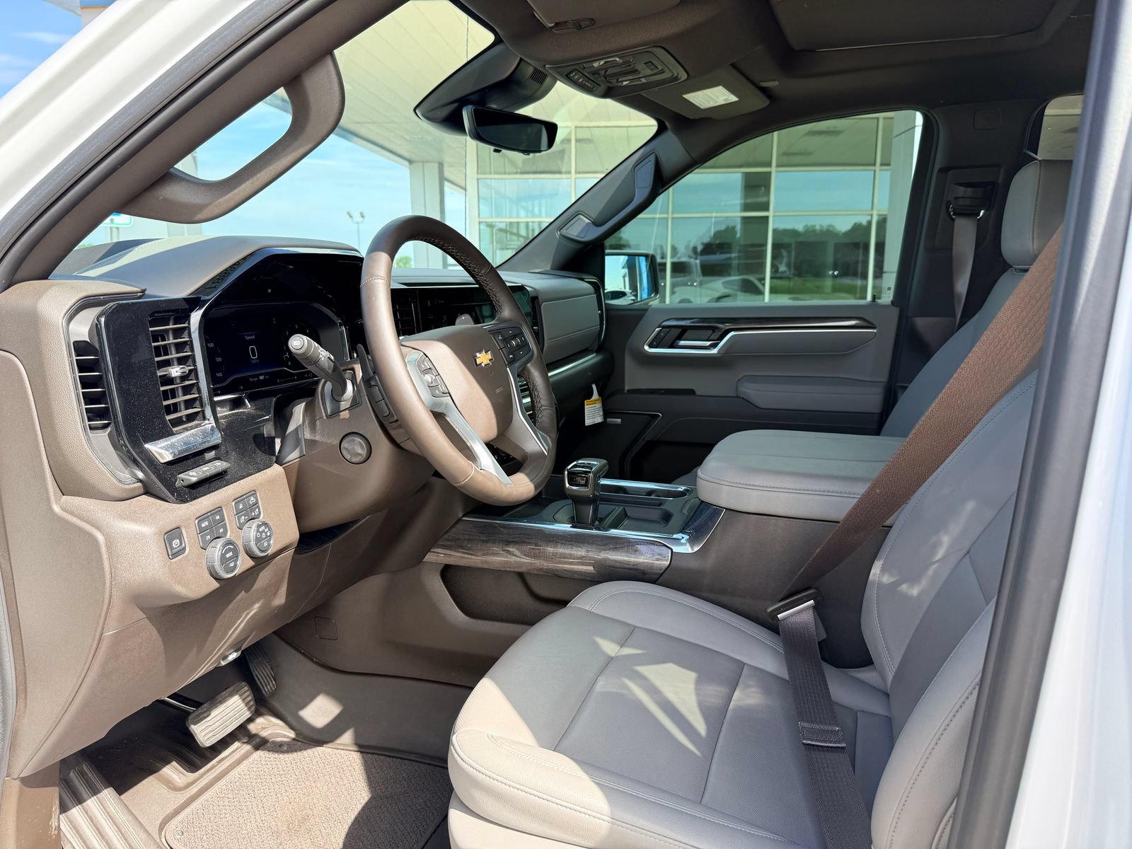 Used 2025 Chevrolet Silverado 1500 LTZ AWD/4WD image 12