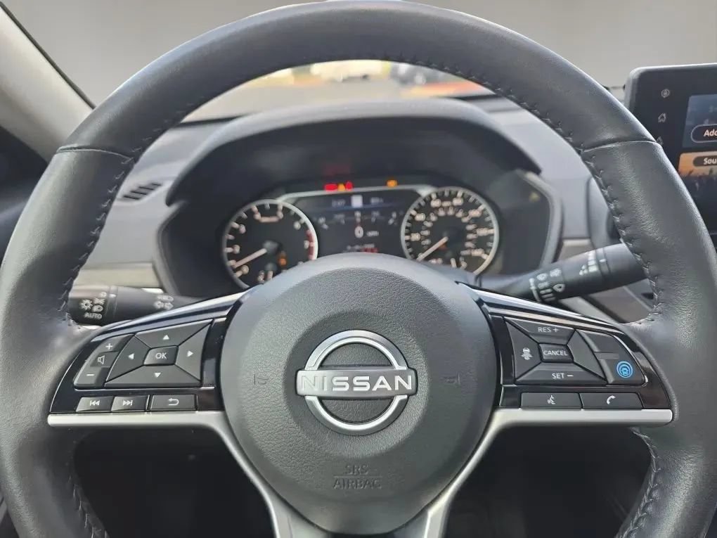 Used 2024 Nissan Altima 2.5 SV w/ SV Premium Package FWD image 17