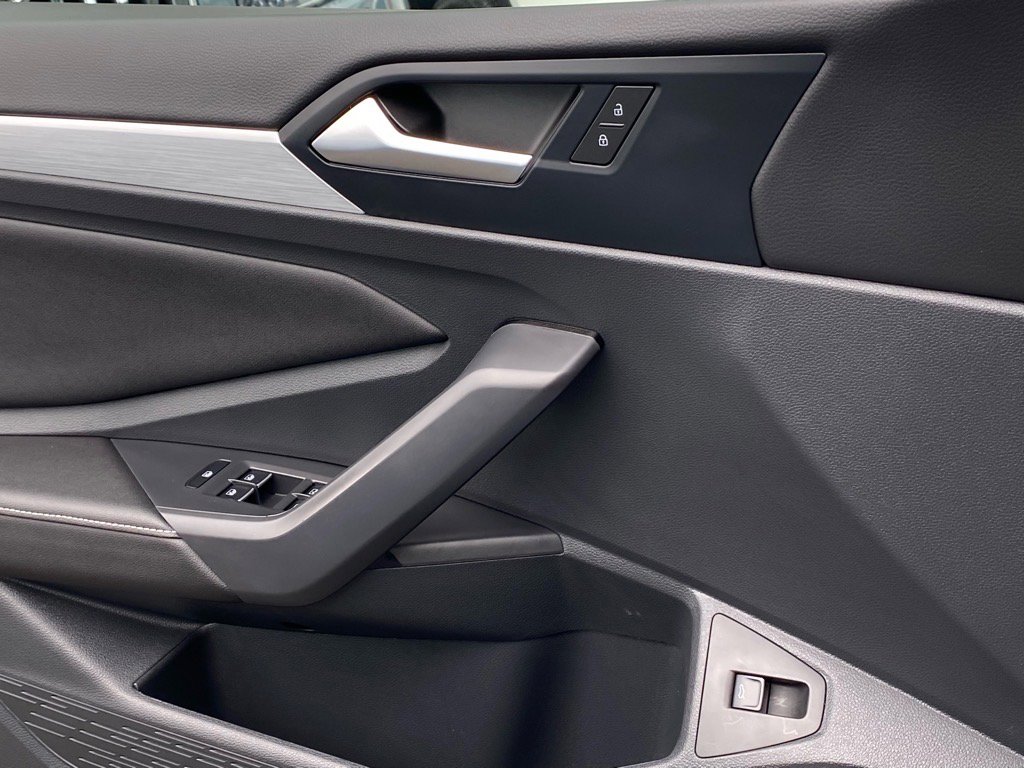 Certified 2025 Volkswagen Jetta Sport image 21