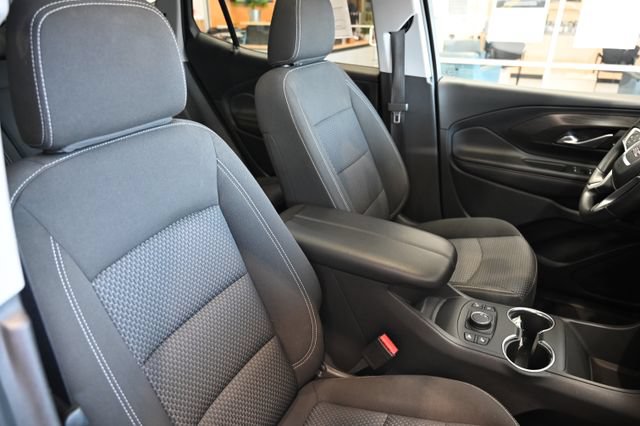 Used 2022 GMC Terrain SLE w/ Driver Convenience Package FWD image 8
