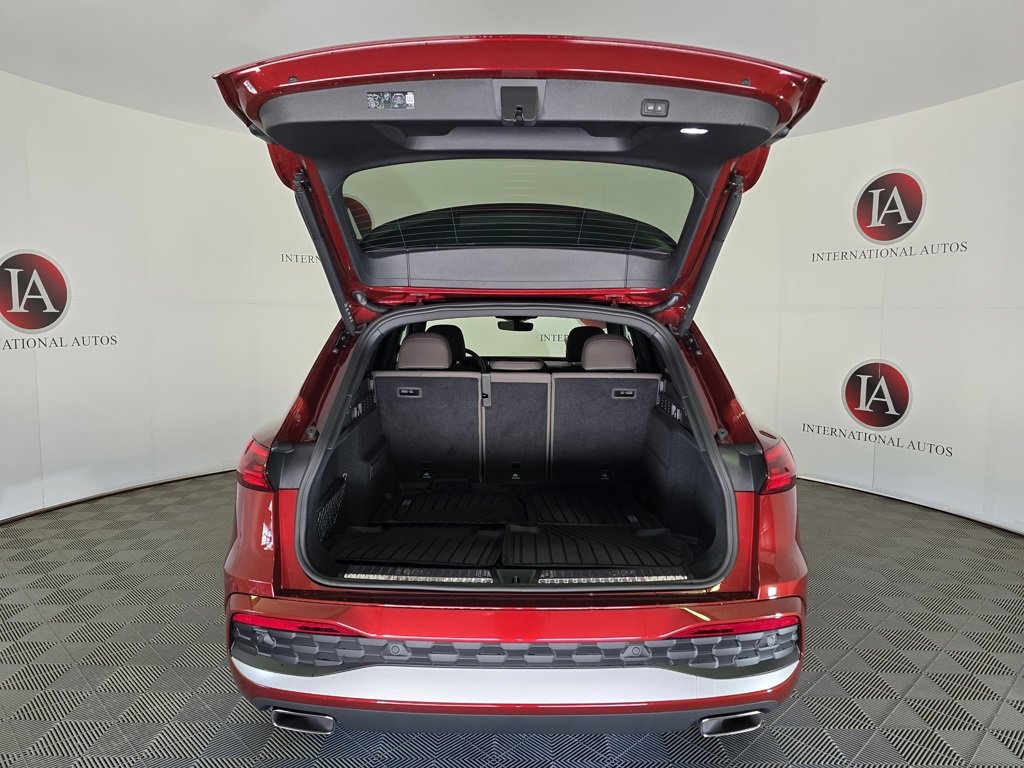 Certified 2025 Audi Q5 Premium image 8