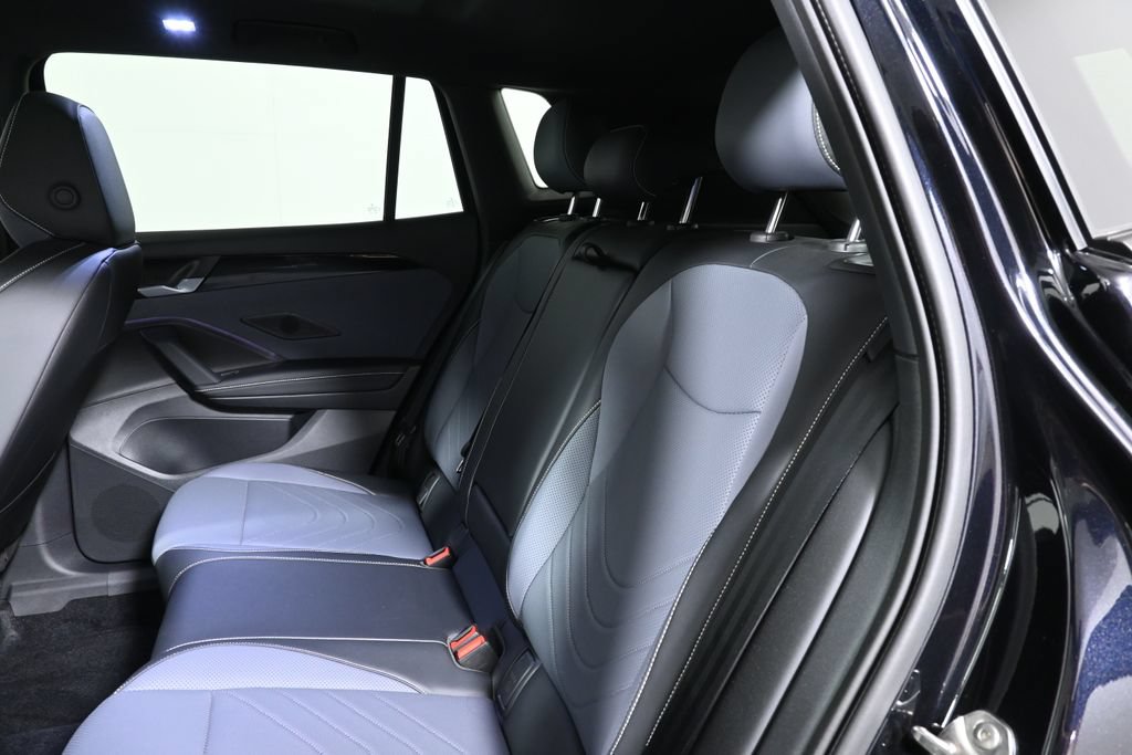 Used 2025 Volkswagen Tiguan SE R-Line AWD/4WD image 4