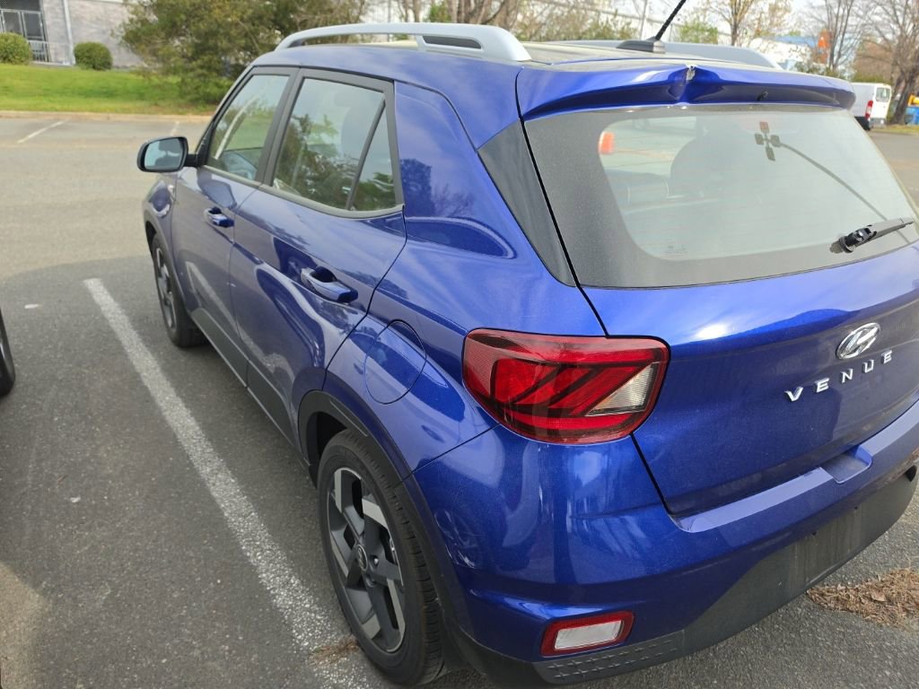 Used 2023 Hyundai Venue Limited image 4