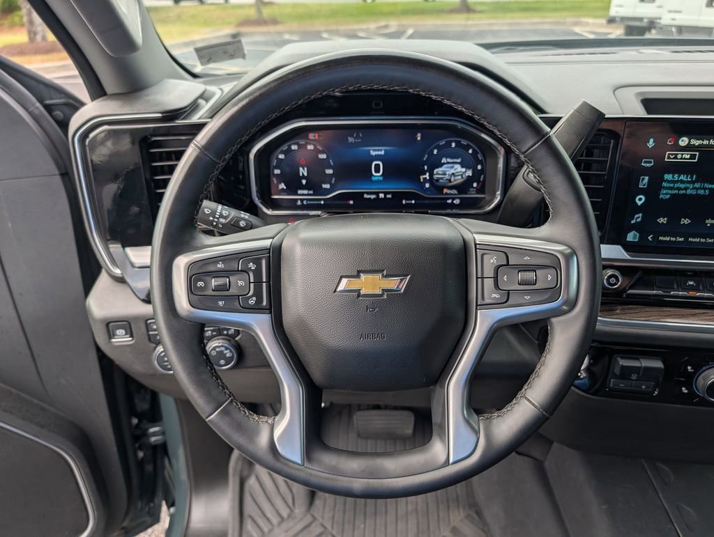 Used 2025 Chevrolet Silverado 1500 LT AWD/4WD image 17