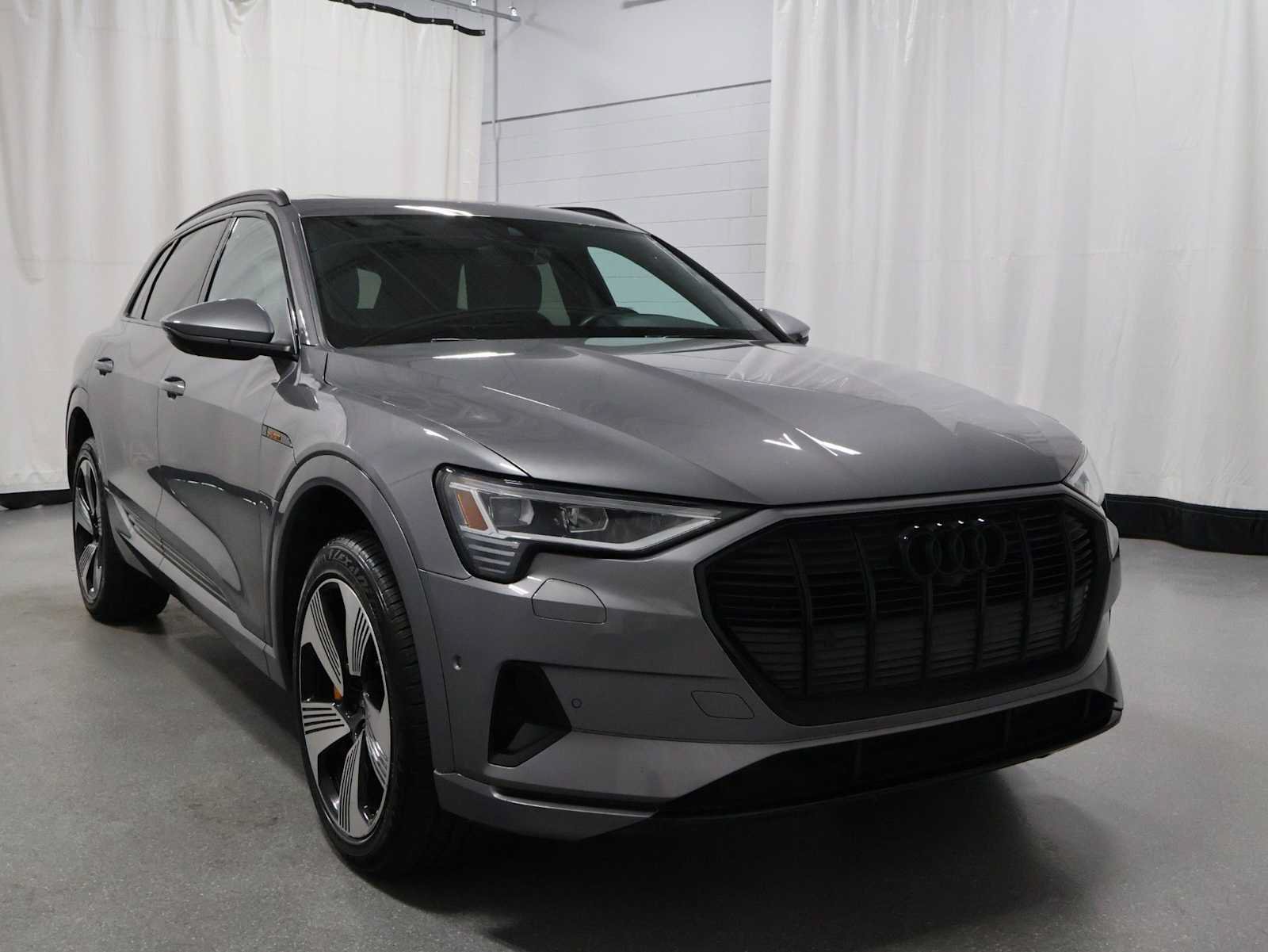 Used 2023 Audi e-tron Premium Plus w/ Premium Plus Package AWD/4WD image 13
