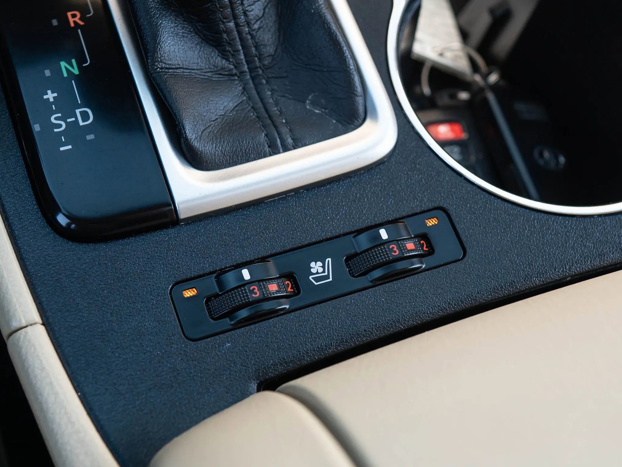 Used 2015 Toyota Highlander Limited image 32