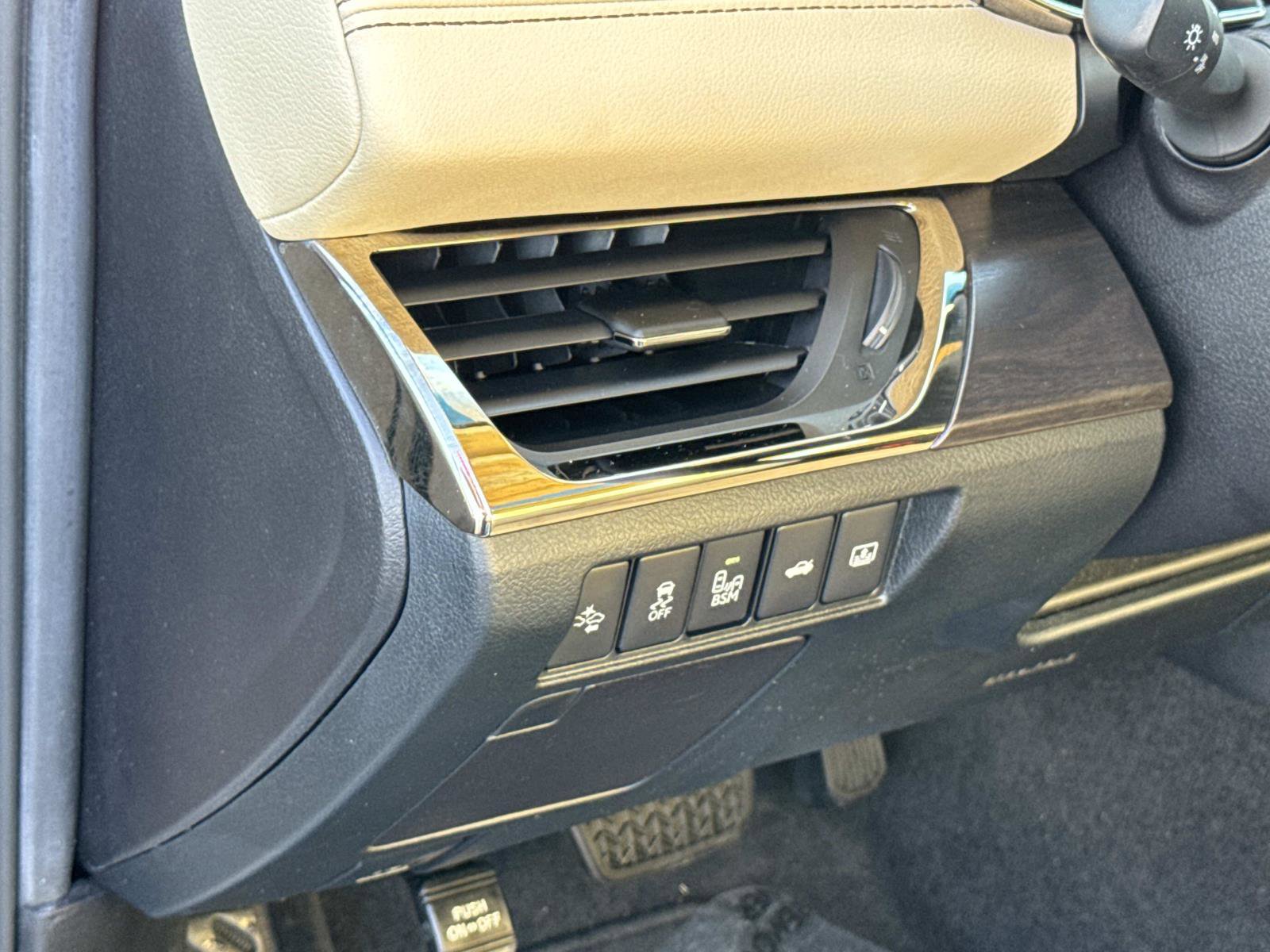 Used 2016 Toyota Avalon Limited w/ Toyota Safety Sense Package image 13