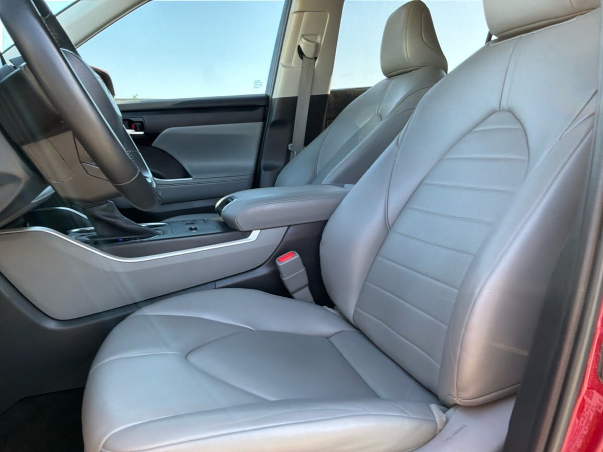 Used 2023 Toyota Highlander XLE FWD image 17
