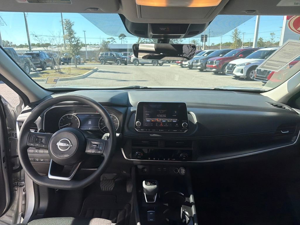 Used 2024 Nissan Rogue SV image 27