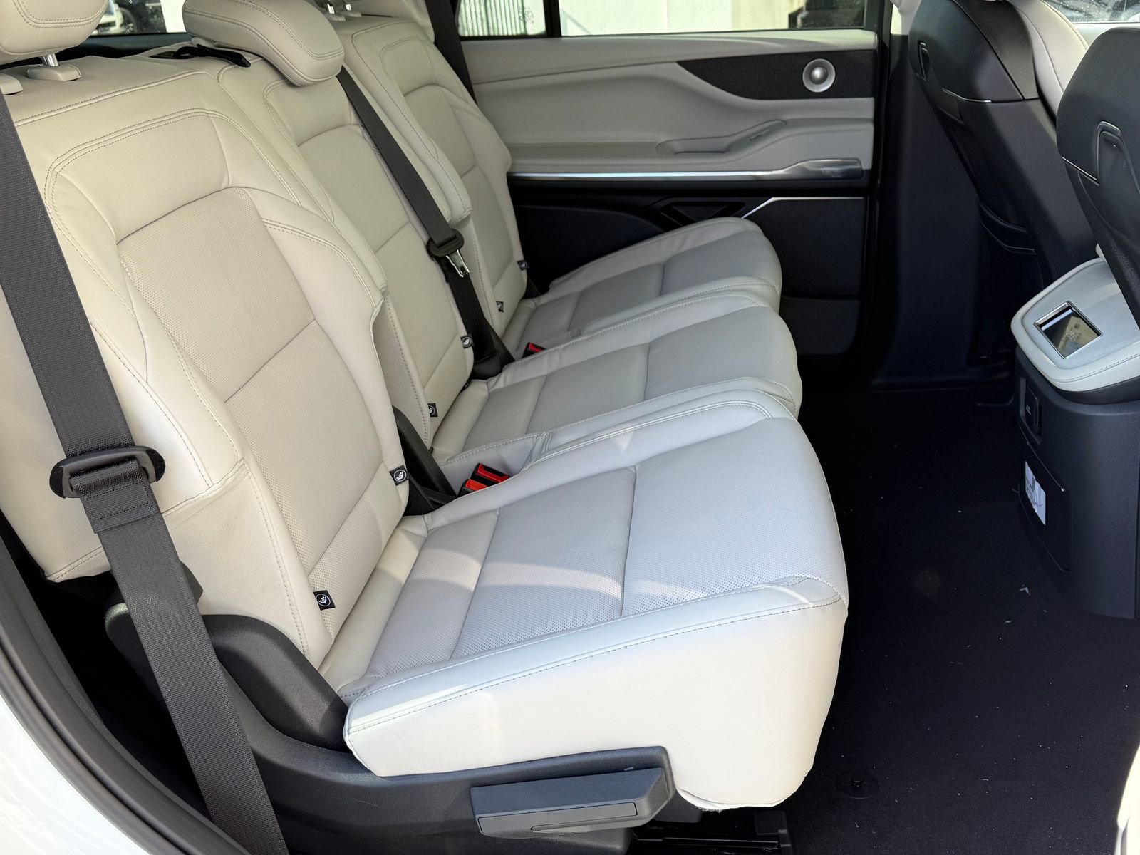 New 2026 Lincoln Navigator Reserve w/ Jet Appearance Package image 11