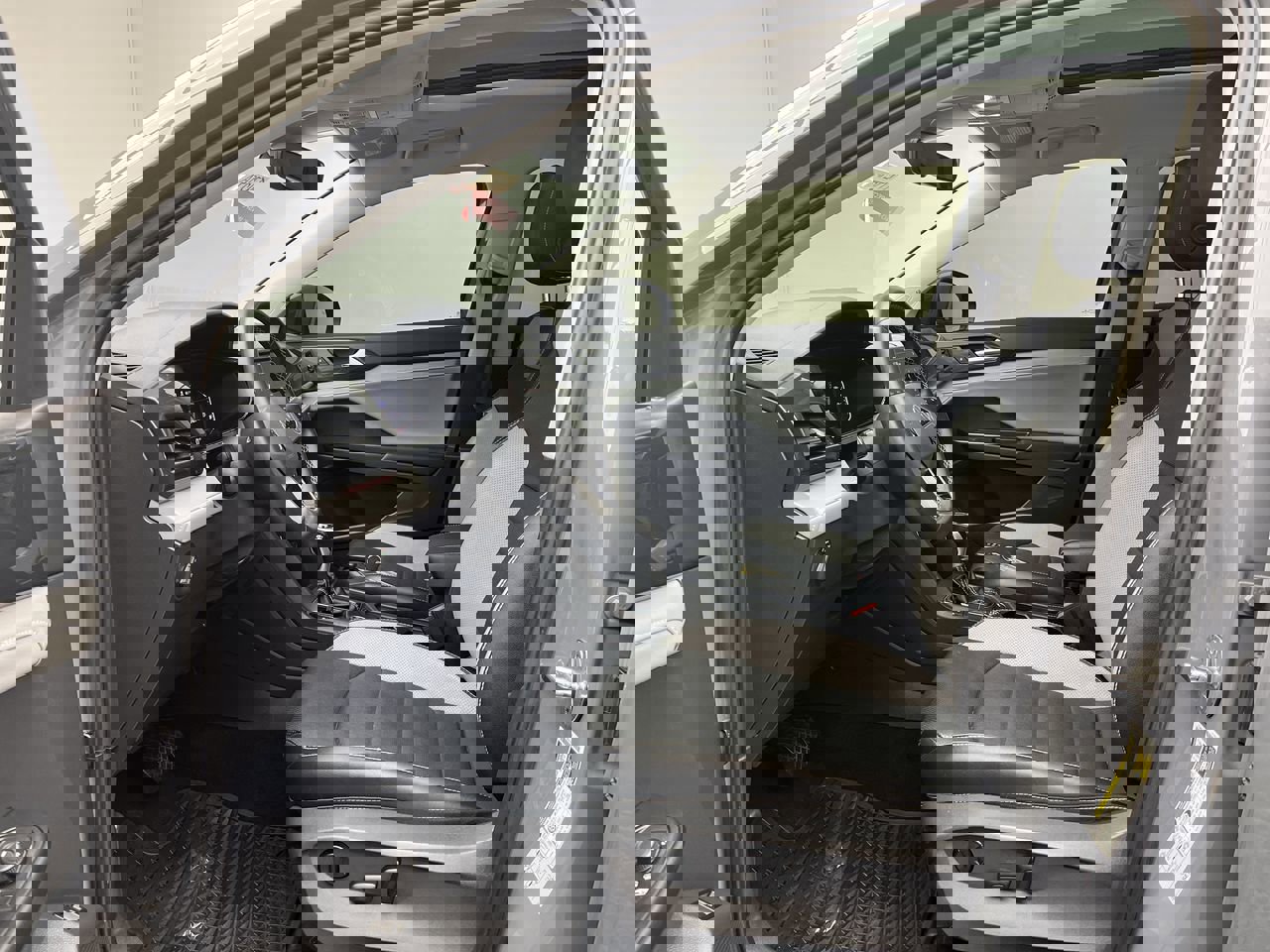 Used 2022 Volkswagen Taos SEL image 3