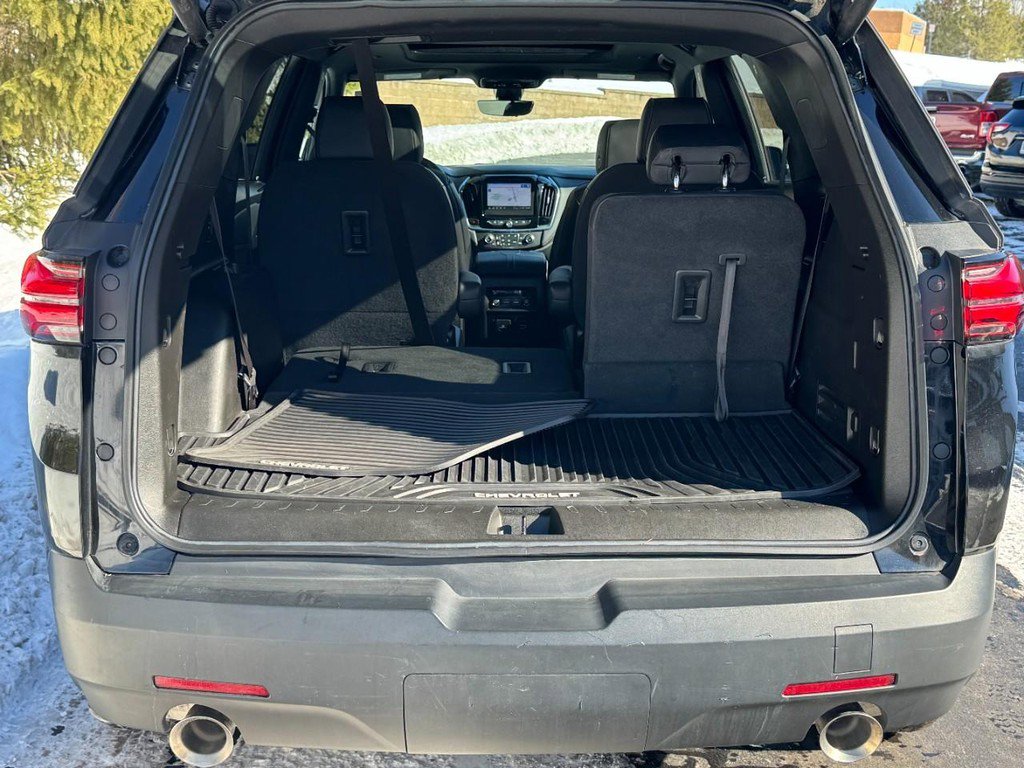 Used 2023 Chevrolet Traverse RS image 9