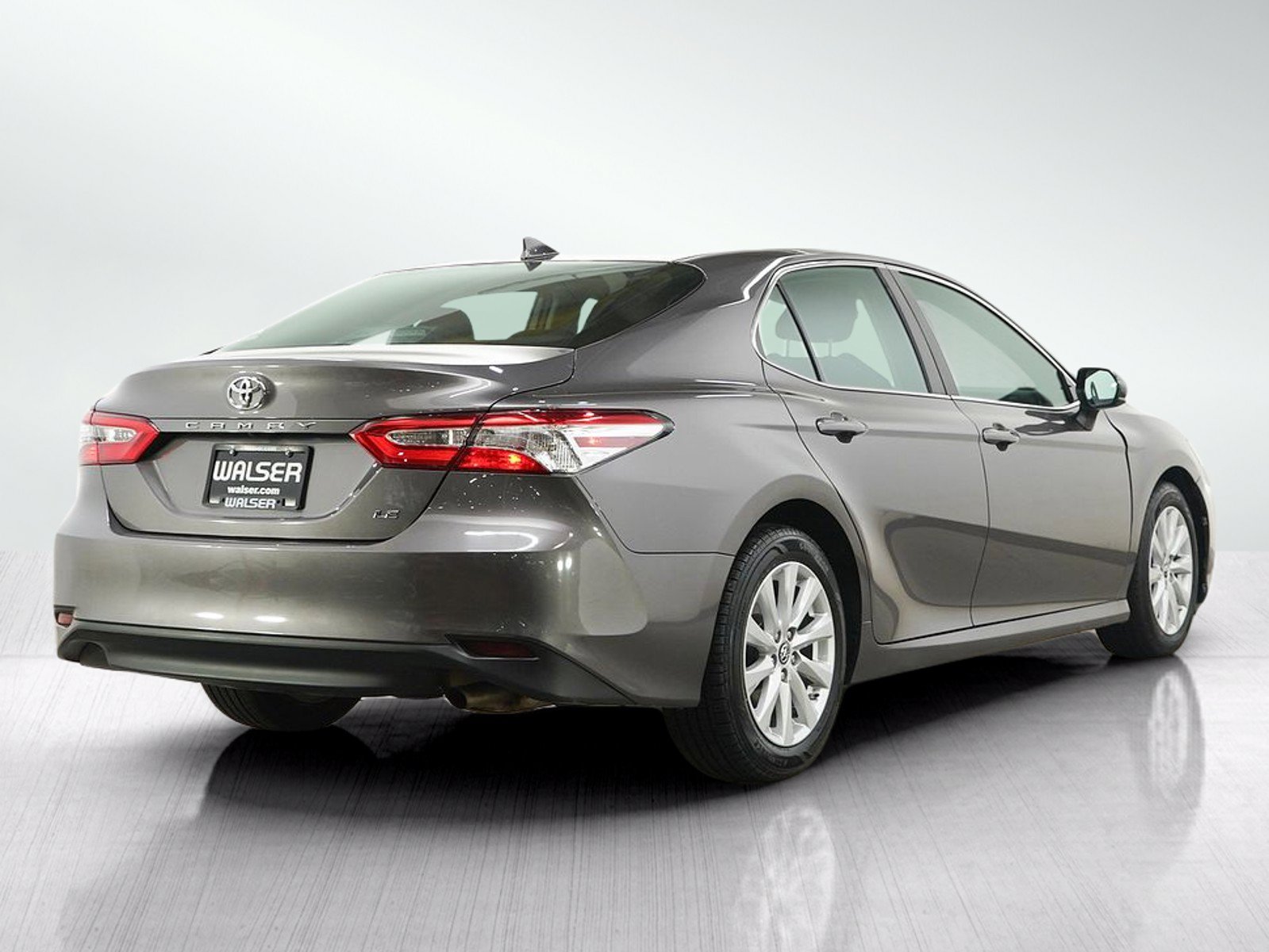 Used 2019 Toyota Camry LE FWD image 5