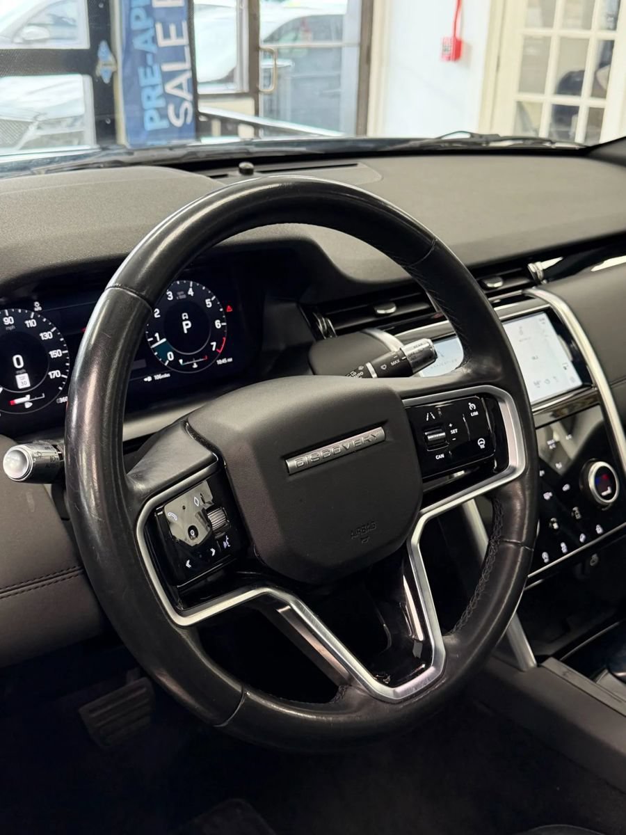 Used 2022 Land Rover Discovery Sport SE AWD/4WD image 17