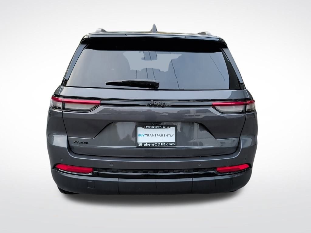 Used 2025 Jeep Grand Cherokee Altitude image 4