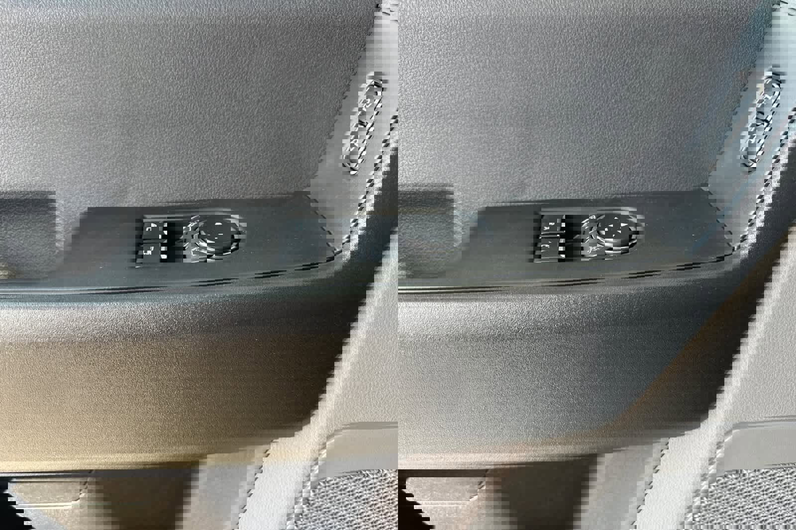 New 2026 Ford F350 4x4 Regular Cab DRW Super Duty image 9