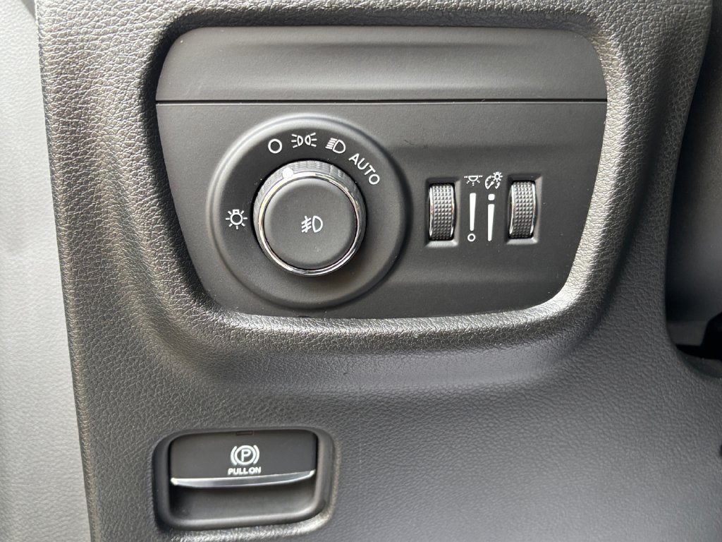 Used 2024 Jeep Grand Cherokee Limited AWD/4WD image 31