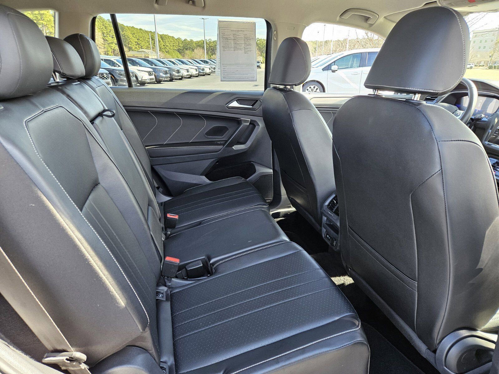 Used 2024 Volkswagen Tiguan SE image 19