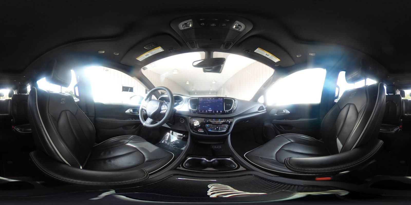 Used 2025 Chrysler Pacifica Limited FWD image 46
