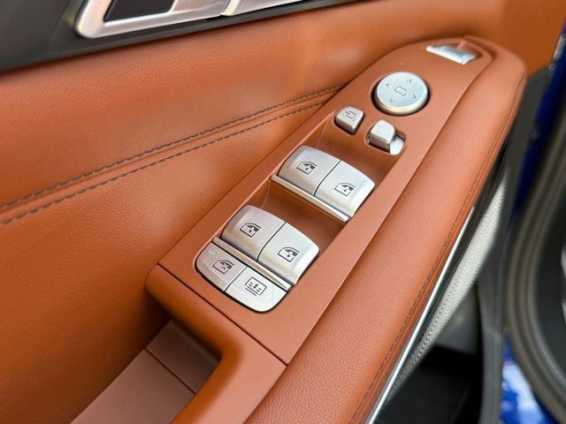 Used 2025 BMW X7 M60i image 18
