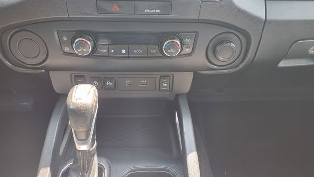 Used 2022 Nissan Frontier SV image 25