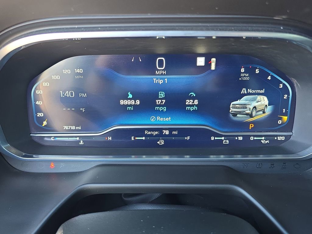 Used 2022 Chevrolet Suburban LT w/ Luxury Package RWD image 28